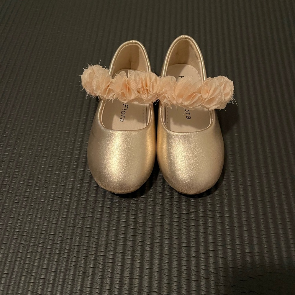 Gold Dress Shoes with Elegant Ruffle Detail